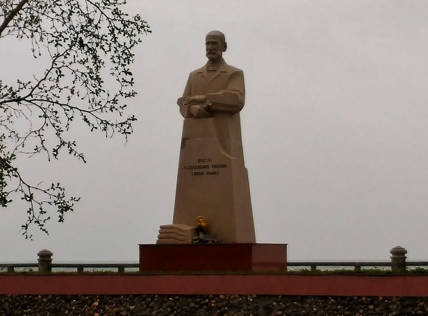 Monumento a Alexander Yersin